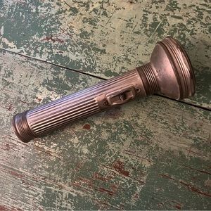 Vintage metal flashlight. Great vintage condition.